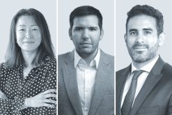 Cristina Tomiyama, de Demarest Advogados (izquierda); Héctor Zegarra Ortega, de Garrigues - Lima, y Luis Carísimo, de Altra Legal.