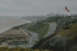 El Banco Mundial proyecta que la economía peruana crecerá 3,1 % este año. / Unsplash - Benjamin.