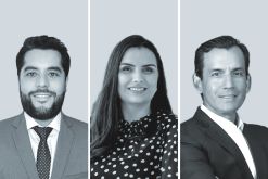 Jorge Ordóñez, de Arias - Guatemala (izquierda);  Julia Lobo Dutra, de Demarest Advogados, y Luis Vargas, de DLA Piper.
