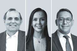Mauricio Fernández, de Colombara Estrategia Legal (izquierda); Candys Dorado Rodríguez, de Orienta Legal, Juan Carlos Herrera, HvKN Dispute Resolution.