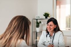 Desde hace más de dos décadas, Seguros Vivir comercializa y administra programas de seguros para personas./ Tomada de la página de la empresa en Facebook.