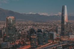 El adecuado acompañamiento de un socio local es fundamental para culminar con éxito el proceso de aterrizaje./ Unsplash, Archer Allstars.