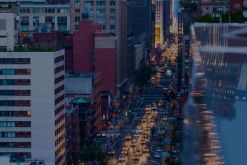 El IMG busca frenar la evasión fiscal de las grandes multinacionales, responsables de que los países pierdan cada año más de USD 427.000 millones./ Unsplash - Laith Abdulkareem.