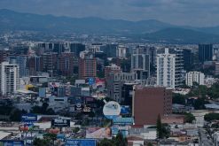 La reforma a las leyes migratorias permite a los profesionales mantener vínculos laborales fuera del país y residir legalmente en Guatemala./ Foto Víctor Leal - Pixabay.