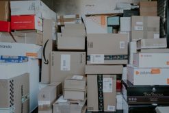 La reforma de mayor impacto para el sector corporativo en Cuba durante 2025 fue la implementación del nuevo marco normativo para el uso y la gestión de divisas. / Unsplash, Claudio Schwarz.