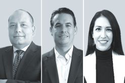 Adrián del Paso, de DLA Piper - México (izquierda); Felipe Suescún de Roa, de Pérez-Llorca - Colombia, y Paola Carrión Bravo, de Flor Bustamante Pizarro & Hurtado.