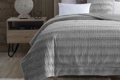 Cathay fabrica y distribuye sábanas, edredones, toallas, mantas, cojines decorativos, entre otros productos./ Tomada de la página de la empresa en Facebook.