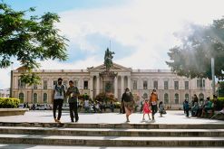 La derogación no solo elimina el requisito de nacionalidad, sino también una disposición vinculada a la supervisión consolidada de matrices extranjeras. / Unsplash - Mauricio Cuéllar.