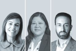 Amory Heine, de Cuatrecasas - Chile (izquierda); Angie Umezawa, de Payet, Rey, Cauvi, Pérez Abogados, y  Francisco Carbajal Domínguez, de Santamarina y Steta.