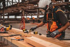 La Corte Suprema reconoce que prohibir la tercerización del núcleo del negocio afectaba la planificación de recursos, la organización productiva y la eficiencia empresarial. / Foto: Foto de Jeriden Villegas en Unsplash.