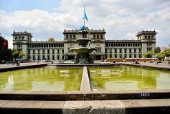 Arias suma nuevo socio en Guatemala