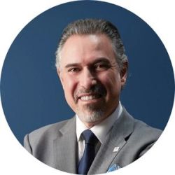  Gustavo A. Alcocer socio de Olivares