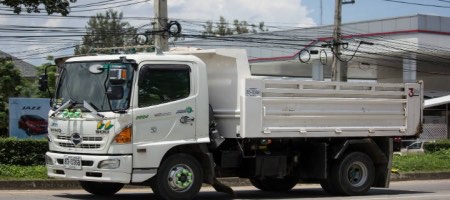 Mavesa ofrece camiones y buses de la marca Hino / Bigstock