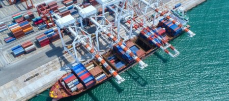 Tramarsa Flota presta servicios en los principales puertos de la costa peruana / Bigstock