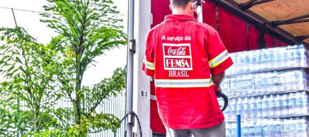 Bajo el nuevo contrato, el Sistema Coca-Cola repartirá Kaiser, Bavaria, Sol, Eisenbahn y otras marcas internacionales / Tomada de Coca-Cola FEMSA - Facebook