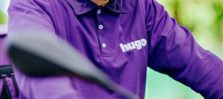 Fundada en 2017 por emprendedores salvadoreños, Hugo entrega pedidos hechos a restaurantes, supermercados y farmacias / Tomada del sitio web de la empresa