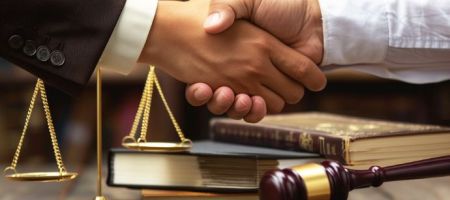 El arbitraje puede ser una alternativa conveniente para resolver conflictos empresariales que impliquen materias complejas, especializadas o sensibles./ Canva.