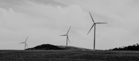 El plan de inversión prevé destinar unos 23.400 millones de dólares a la CFE. / Unsplash, Priscilla Du Preez 🇨🇦.