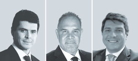 Sergio Legorreta, de Von Wobeser y Sierra (izquierda); Luis San Emeterio, de Dentons - España (centro), y Filipe Poli da Silva Pestre, de Champs Law.