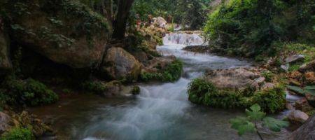 El plan introduce medidas que podrían impactar los derechos de uso de agua de los concesionarios. / Canva.