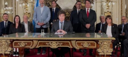 El cepo cambiario aún existe para las empresas, hay varias acciones que deberán ser revisadas en el transcurso del año. / Prensa de la Presidencia argentina.