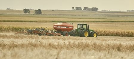 Adecoagro opera en Argentina, Brasil y Uruguay, donde posee 200.000 hectáreas de tierras de cultivo y varias instalaciones industriales./ Tomada de la página de la empresa en Facebook.