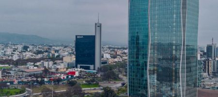 Un efecto negativo se observa en la evolución de los benchmarks utilizados en el mercado de valores. / Canva.