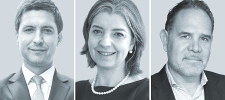 Tomás Pérez Lasserre, de A/C/R Legal (izquierda); Margarita Llorente, de Cuatrecas - Colombia, y Sergio Legorreta, de FisherBroyles.