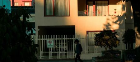 Casi todas las familias que compran una casa en Chile lo hacen con préstamos hipotecarios expresados en UF. / Unsplash, Iván Díaz.