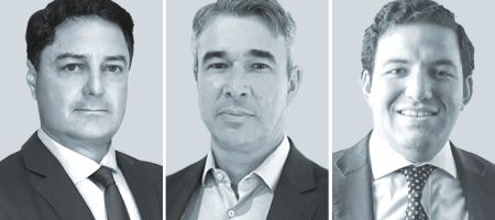 Rolando Laclé Zúñiga, de Consortium Legal (izquierda); Renato de Menezes Pires, de De Vivo, Castro, Cunha e Whitaker Advogados (centro), y Carlos Cornejo Abarca, de Mackenna Cruzat.
