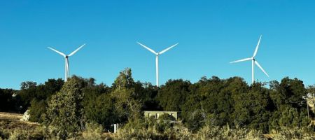 La PEG-5 enfatiza la búsqueda de fuentes renovables de energía para garantizar la sostenibilidad de los proyectos. / Unsplash, Micah Giszack.