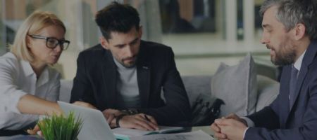 “Los procesos para elegir y nombrar a los directores tendrán que ser revisados", advierte Cruz./ Unsplash, Vitaly Gariev.