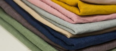 El decreto que establece metas específicas de recolección y revalorización para los textiles aún está pendiente. / Unsplash, Ekaterina Grosheva.