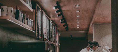 Los conocimientos que sobre la marca o servicios materia del contrato adquiere el franquiciatario lo obligan a guardar el secreto industrial. / Unsplash, Vaishnav Chogale.