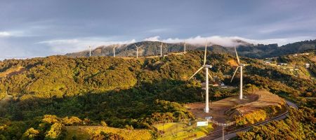 Según datos de la World Wildlife Fund (WWF), más del 98 % de la electricidad de la nación centroamericana proviene de fuentes renovables. / Foto: Unsplash - César Badilla.