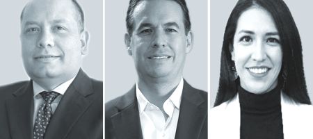 Adrián del Paso, de DLA Piper - México (izquierda); Felipe Suescún de Roa, de Pérez-Llorca - Colombia, y Paola Carrión Bravo, de Flor Bustamante Pizarro & Hurtado.