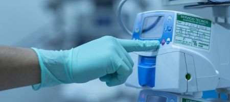 La publicidad de dispositivos médicos debe ajustarse estrictamente a las especificaciones técnicas y usos autorizados del producto./ Canva.