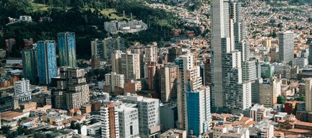 El decreto permite que la negociación colectiva se realice a nivel de empresa, grupo de empresas, rama o sector de actividad. / Foto: Unsplash -  Random Institute.