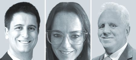 Nicolás Orezzoli, de DLA Piper (izquierda); Francisca Reyes, de Ried Fabres, y José María Allonca, de O’Farrel.
