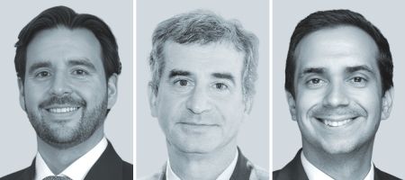  Carlos Gómez González, de  Basham, Ringe y Correa (izquierda);  Juan Martín Ferreiro, de Nicholson y Cano (centro), y Giacomo Giorffino, de Echecopar.