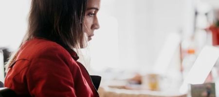 Las nuevas generaciones de mujeres encuentran más referentes y más espacios abiertos para desarrollar sus carreras./ Unsplash, Jonathan Borba.