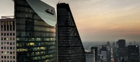 La incertidumbre económica y regulatoria ha llevado a compradores y vendedores a concentrar la negociación en la asignación del riesgo y en la arquitectura contractual de las operaciones. / Unsplash -  carlos aranda.