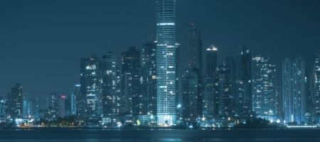Con una economía dolarizada y un sistema financiero internacional consolidado, el país tiene los ingredientes para ser el epicentro tecnológico de la región. / Foto: Unsplash - Gabriel Villaverde.