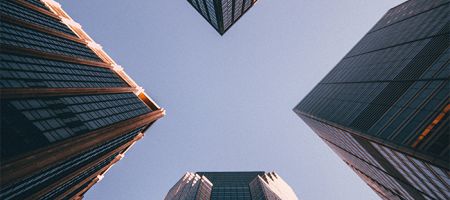 Según la Cámara de Comercio, existen 388 marcas registradas bajo el modelo de franquicia, de las cuales apenas 68 son costarricenses. / Foto: Unsplash - Kevin Matos.