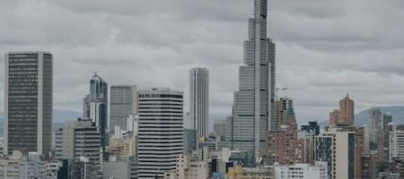 El arbitraje ejecutivo puede ayudar a descongestionar los saturados juzgados colombianos./ Unsplash, Random Institute.