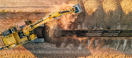 La reforma impacta directamente a extractores, comercializadores, transportistas y compañías vinculadas a proyectos de infraestructura, construcción y minería. / Foto: Unsplash - Built Robotics.