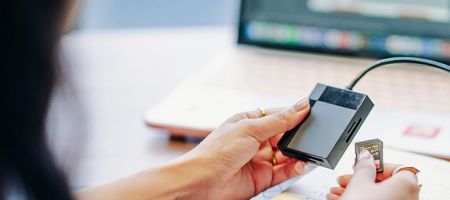 Lo que distingue al modelo mexicano es que la LFT reconoce expresamente que el registro electrónico puede constituir prueba plena cuando se acredite que la jornada fueron acordadas entre las partes. / Foto: Unsplash - Julio Lopez.