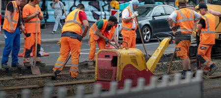 La implementación avanzó de forma gradual, con jornadas de 47 horas en 2023, 46 horas en 2024 y 44 horas entre julio de 2025 y julio de 2026, hasta llegar a las 42 horas semanales que ya entraron en vigor. / Foto: Unsplash - Mika Baumeister.
