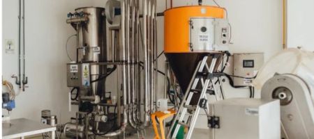 HRA Uniquímica provee soluciones químicas para industrias como la alimentaria, farmacéutica, agro industrial y cosmética, entre otras./ Foto: HRA.
