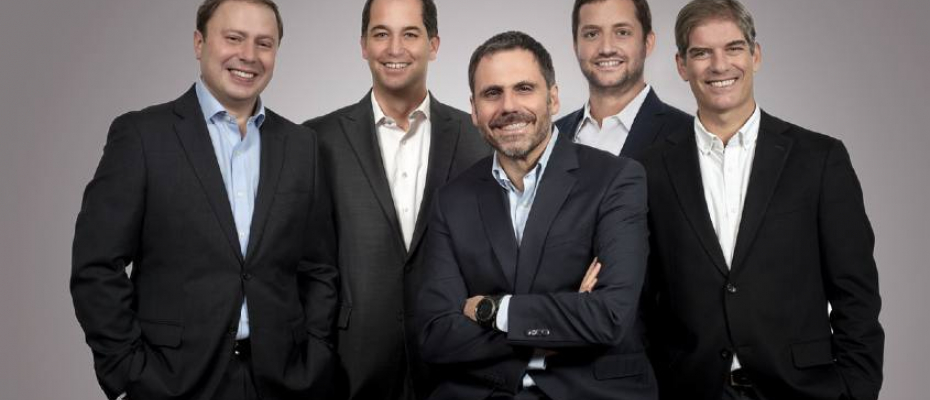 Juan Pablo Vergara, Rodrigo Novoa, Pablo del Campo, Pedro Novoa y Juan Pablo Prieto, socios de DNPV Abogados